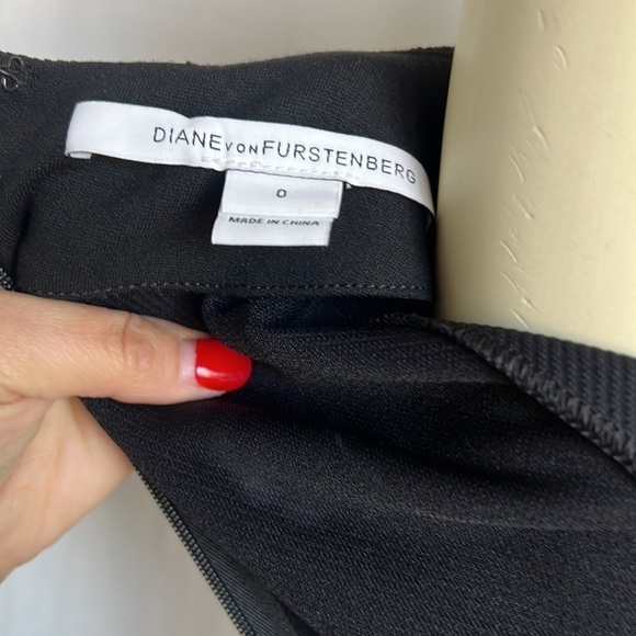 Diane von Furstenberg - Navy & Black Ribbed Sheath Dress - Picture 6 of 6